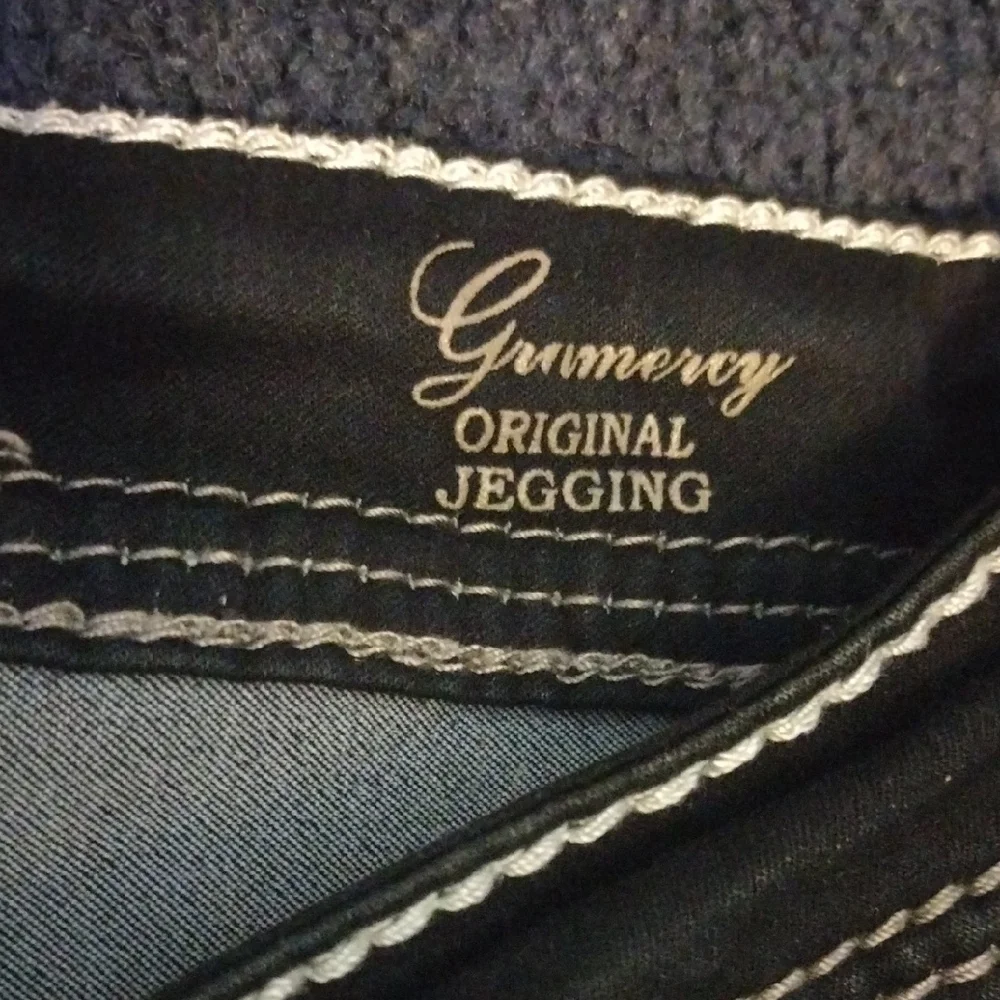 Hydraulic Women's Black Skinny Jeans with Contrast Stitching - Picture 3 of 11